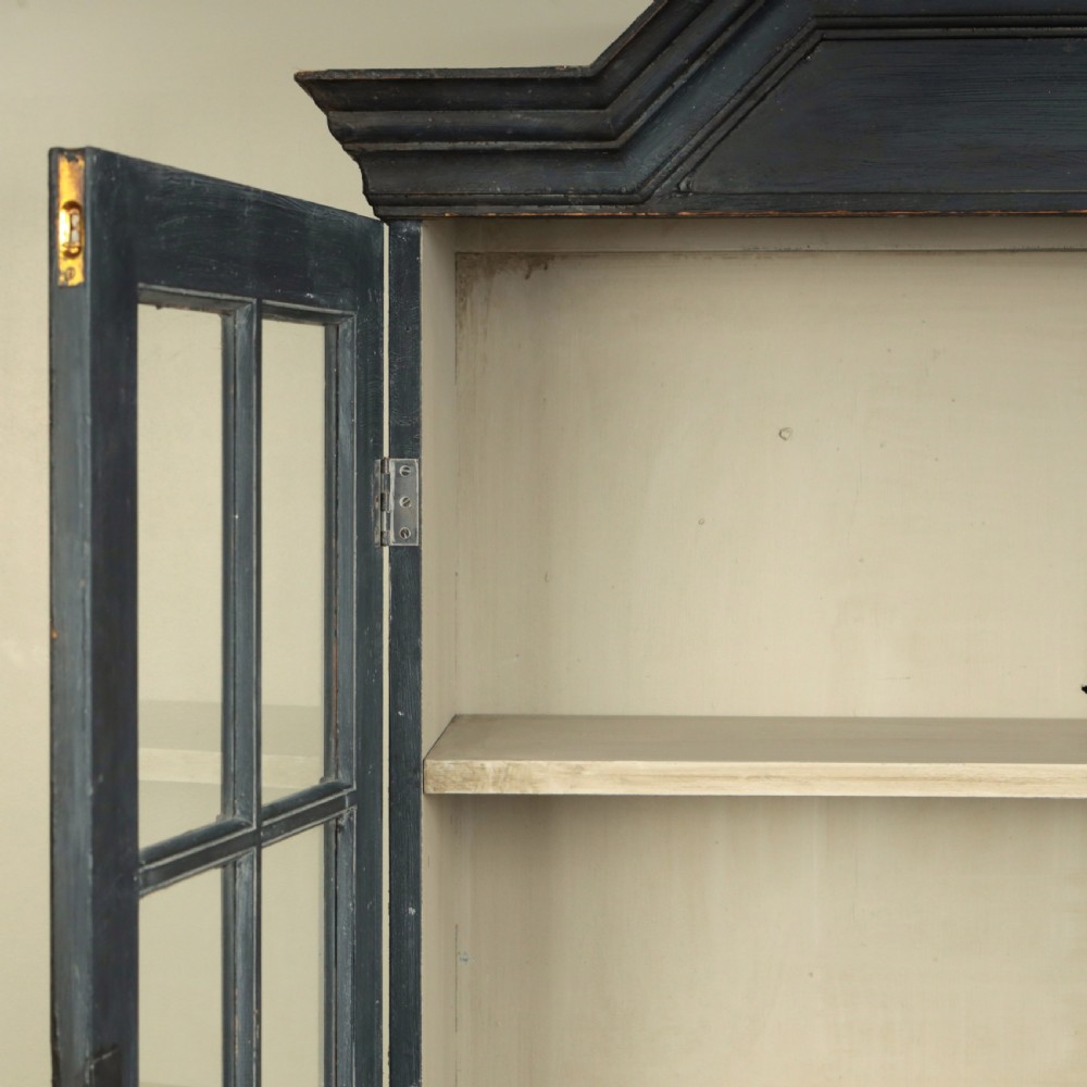 19TH CENTURY SWEDISH DRESSER View III