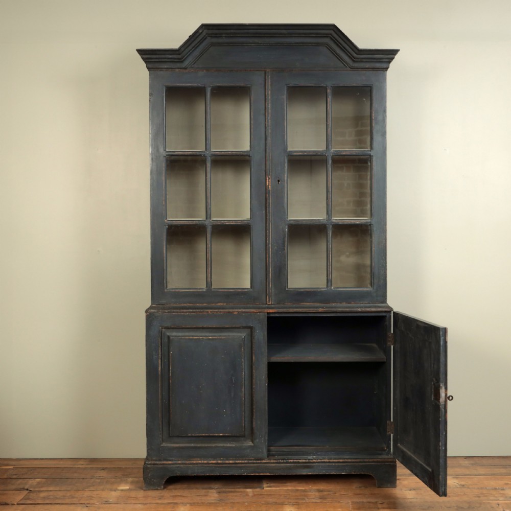19TH CENTURY SWEDISH DRESSER View VII