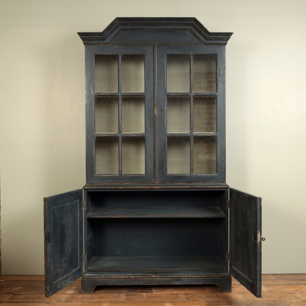19TH CENTURY SWEDISH DRESSER View VIII