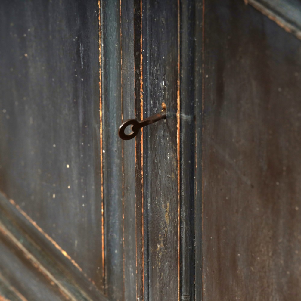 19TH CENTURY SWEDISH DRESSER View XII