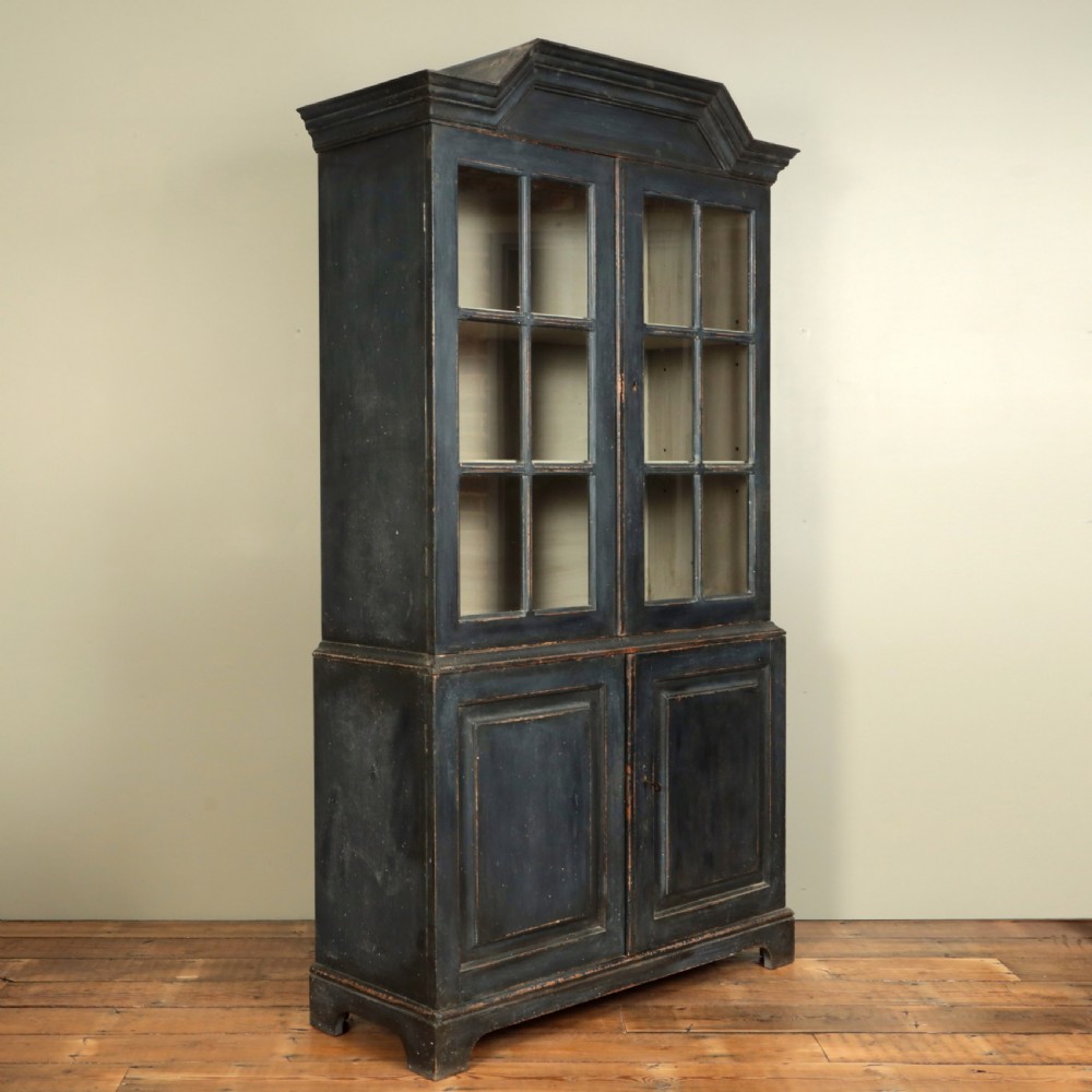 19TH CENTURY SWEDISH DRESSER View XIX