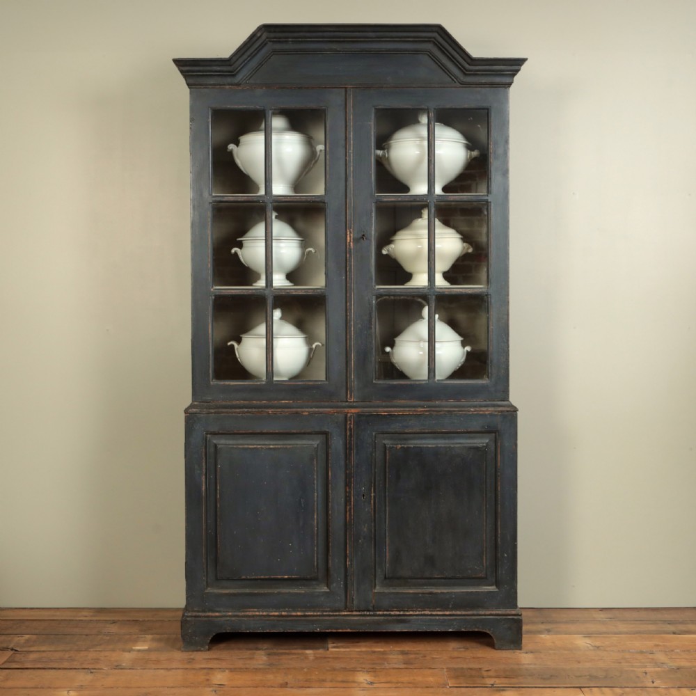 19TH CENTURY SWEDISH DRESSER View XX