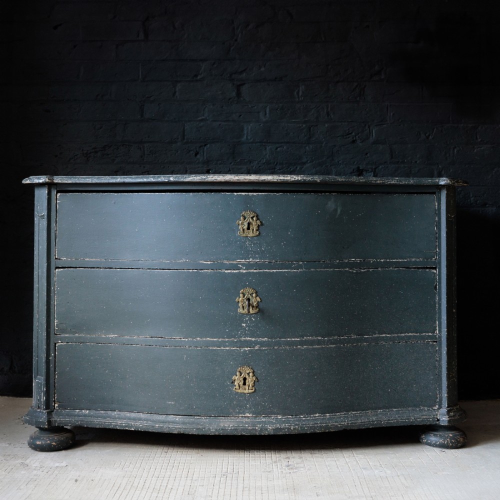 An 18th-century dark green painted serpentine-front chest featuring three drawers and detailed brass keyhole escutcheons. View IV