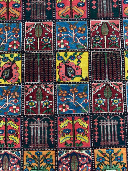 A FINE BAKHTIARI RUG 205 X 153 CM - ADDITIONAL PHOTO 1