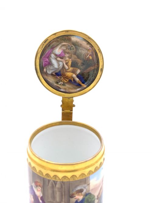 19TH CENTURY SIGNED ROYAL VIENNA TANKARD WITH LID - ADDITIONAL PHOTO 5