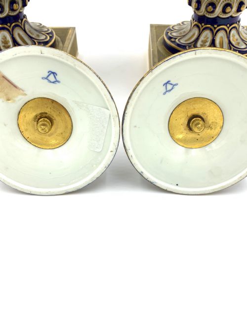 FINE 19TH CENTURY PAIR OF FRENCH SEVRES STYLE PORCELAIN VASES - ADDITIONAL PHOTO 7
