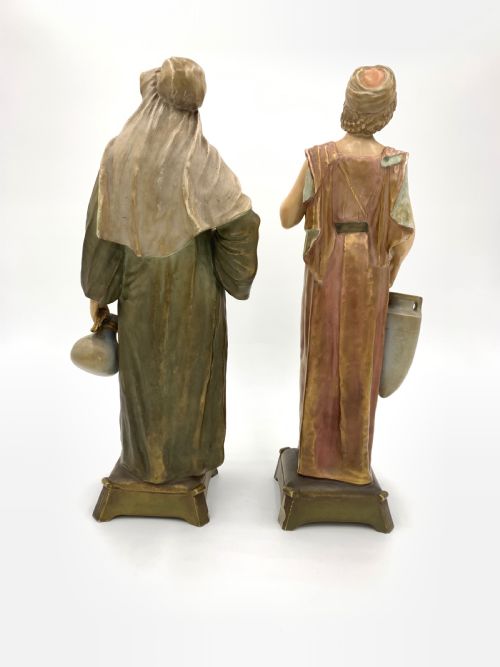 PAIR OF ROYAL VIENNA PORCELAIN FIGURINES MAN WOMAN - ADDITIONAL PHOTO 2