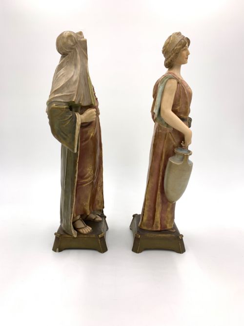 PAIR OF ROYAL VIENNA PORCELAIN FIGURINES MAN WOMAN - ADDITIONAL PHOTO 3