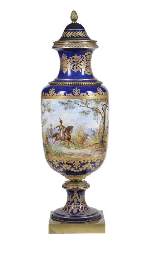 LARGE PAIR OF SEVRES STYLE VASES BATTLE SCENES - ADDITIONAL PHOTO 3