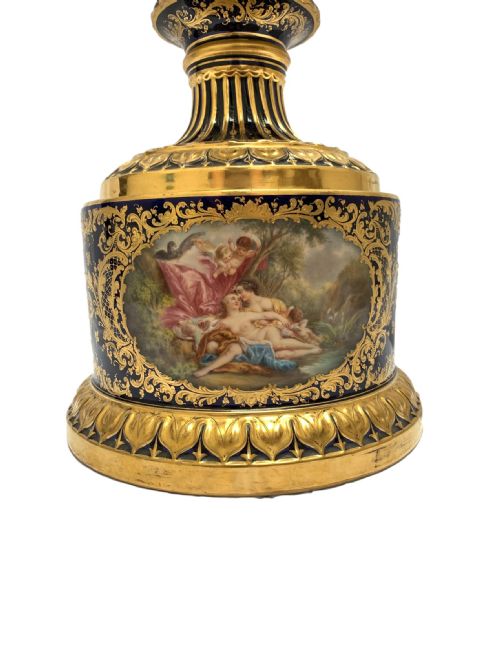 ROYAL VIENNA PORCELAIN COVERED URN ON STAND CIRCA 1900 - ADDITIONAL PHOTO 3