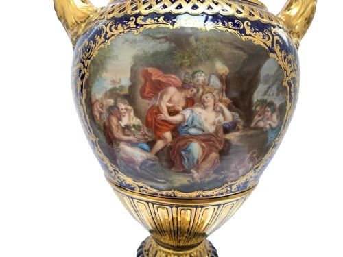 ROYAL VIENNA PORCELAIN COVERED URN ON STAND CIRCA 1900 - ADDITIONAL PHOTO 4