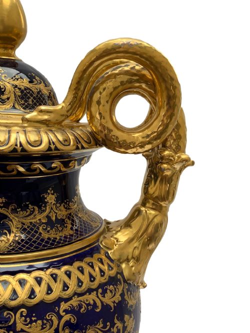 ROYAL VIENNA PORCELAIN COVERED URN ON STAND CIRCA 1900 - ADDITIONAL PHOTO 7
