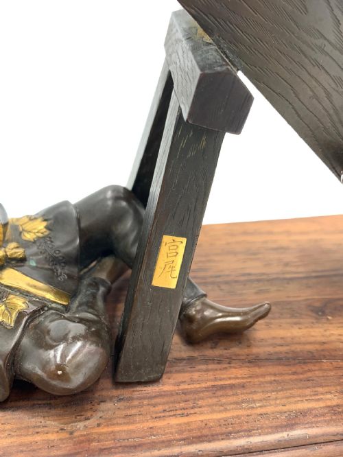 A FINE LATE 19TH CENTURY JAPANESE MEIJI PERIOD BRONZE AND GILT BRONZE FIGURAL SCULPTURE MIYAO EISUKE - ADDITIONAL PHOTO 5