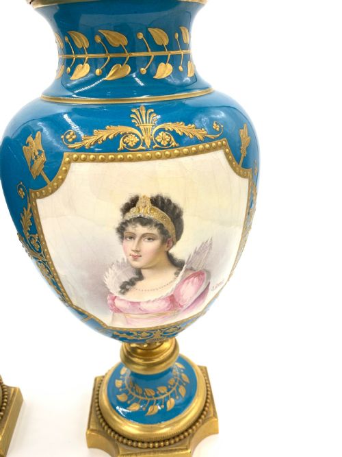 PAIR OF 19TH CENTURY FRENCH SEVRES STYLE SKY BLUE VASES - ADDITIONAL PHOTO 3