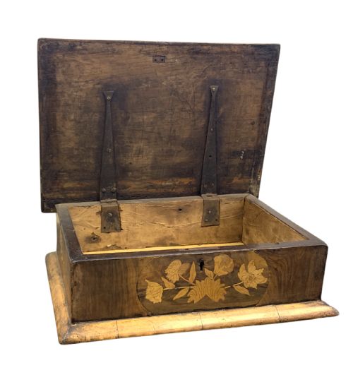 A FINE 17TH CENTURY AND LATER FLORAL MARQUETRY BOX - ADDITIONAL PHOTO 1