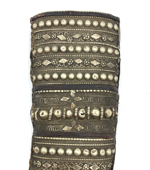A FINE VINTAGE YEMENI JAMBIYA KANJAR DAGGER - ADDITIONAL PHOTO 4