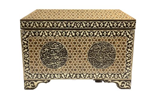 LARGE BLANKET CHEST WITH EMBOSSED ISLAMIC INSCRIPTIONS - ADDITIONAL PHOTO 4