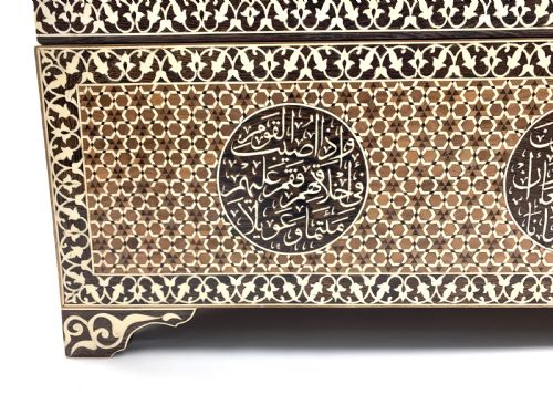 LARGE BLANKET CHEST WITH EMBOSSED ISLAMIC INSCRIPTIONS - ADDITIONAL PHOTO 7