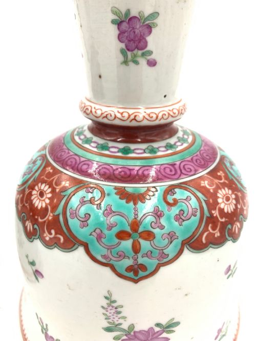 PAIR OF ANTIQUE CHINESE FAMILLE ROSE CANDLESTICK CHINA 18TH CENTURY - ADDITIONAL PHOTO 2
