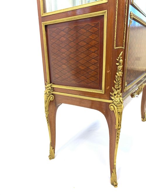 LOUIS XVI STYLE DISPLAY CABINET WITH ORMOLU MOUNTS MAISON KRIEGER FRANCE 19TH CENTURY - ADDITIONAL PHOTO 8