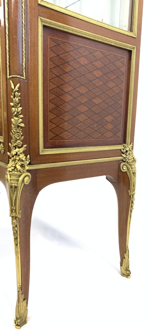 LOUIS XVI STYLE DISPLAY CABINET WITH ORMOLU MOUNTS MAISON KRIEGER FRANCE 19TH CENTURY - ADDITIONAL PHOTO 9