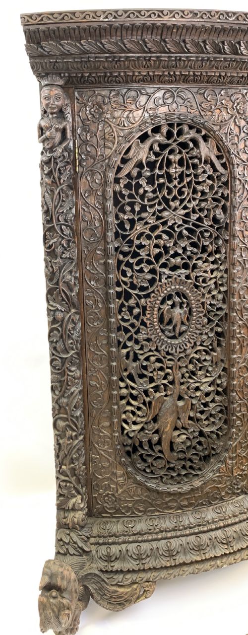 HEAVILY CARVED ANGLO INDIAN CORNER CABINET 19TH CENTURY - ADDITIONAL PHOTO 3
