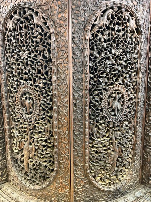 HEAVILY CARVED ANGLO INDIAN CORNER CABINET 19TH CENTURY - ADDITIONAL PHOTO 8