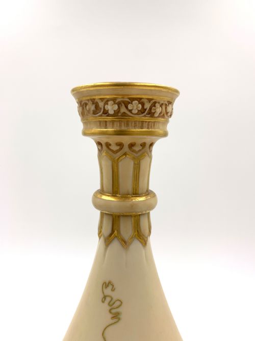LATE 19TH CENTURY ROYAL WORCESTER CERAMIC BUD VASE - ADDITIONAL PHOTO 4