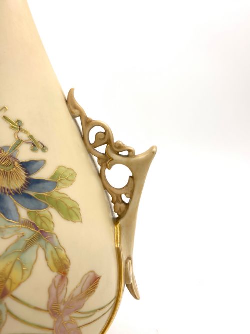 LATE 19TH CENTURY ROYAL WORCESTER CERAMIC BUD VASE - ADDITIONAL PHOTO 5