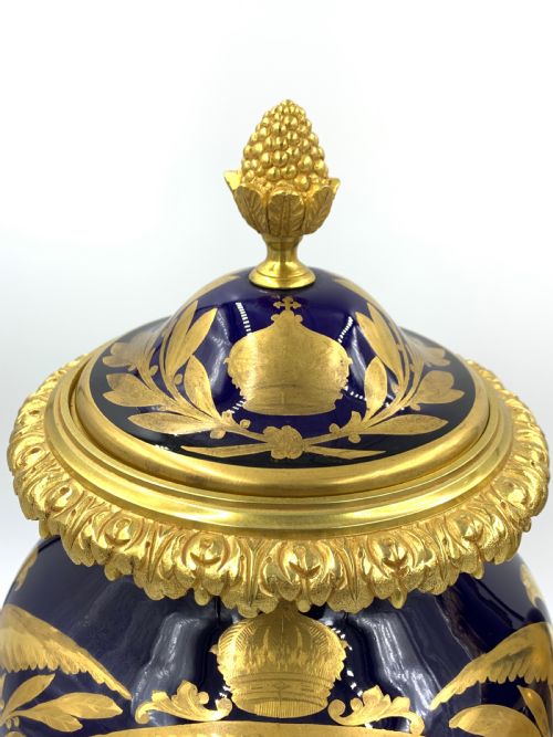 A FINE PAIR OF SEVRES STYLE NAPOLEONIC PORCELAIN VASES - ADDITIONAL PHOTO 10