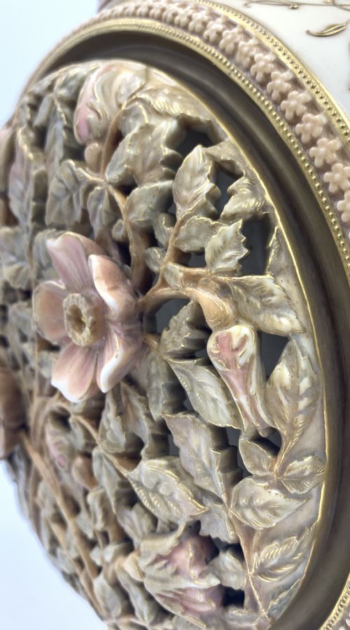 LATE 19TH CENTURY FLORAL GILT DECORATED ROYAL WORCESTER PORCELAIN VASE - ADDITIONAL PHOTO 7