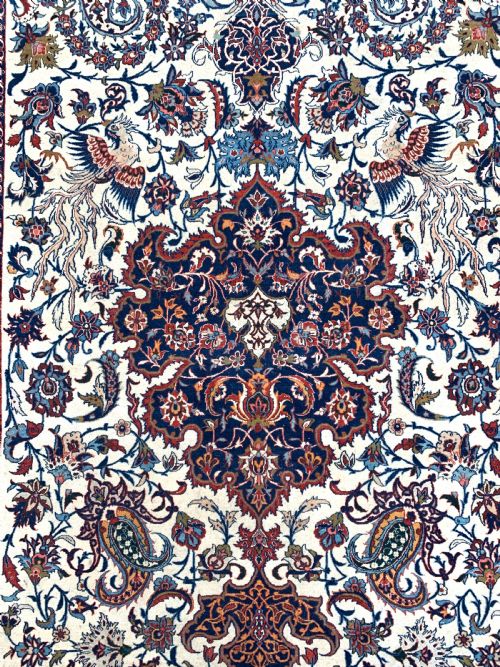 A PARTSILK ISFAHAN RUG CENTRAL PERSIA CIRCA 1940 - ADDITIONAL PHOTO 1