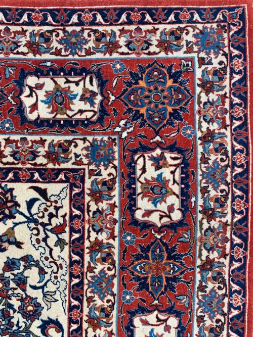 A PARTSILK ISFAHAN RUG CENTRAL PERSIA CIRCA 1940 - ADDITIONAL PHOTO 9
