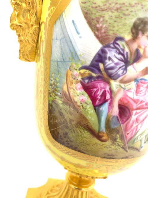 PAIR OF 19TH CENTURY SEVRES STYLE PORCELAIN AND ORMOLU LIDDED VASES - ADDITIONAL PHOTO 7