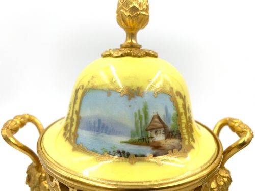 PAIR OF 19TH CENTURY SEVRES STYLE PORCELAIN AND ORMOLU LIDDED VASES - ADDITIONAL PHOTO 12