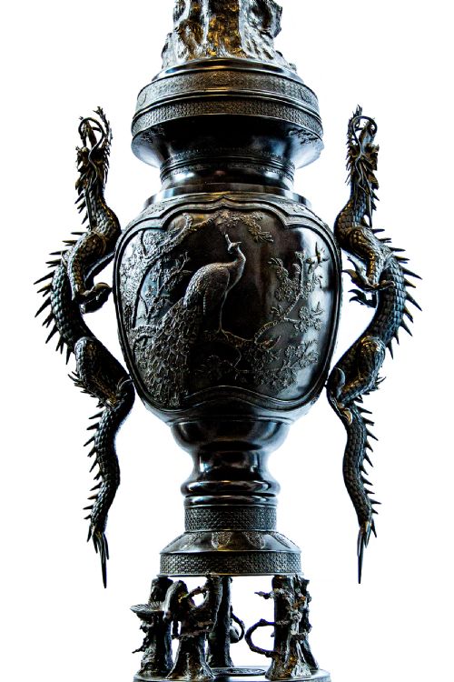 A MONUMENTAL JAPANESE BRONZE INCENSE BURNER MEIJI PERIOD LATE 19TH CENTURY - ADDITIONAL PHOTO 2