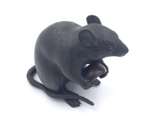 LATE 19TH CENTURY JAPANESE BRONZE OKIMONO OF A RAT CLUTCHING A CHESTNUT MEIJI PERIOD - ADDITIONAL PHOTO 2