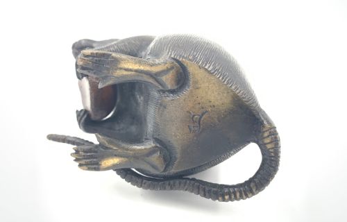 LATE 19TH CENTURY JAPANESE BRONZE OKIMONO OF A RAT CLUTCHING A CHESTNUT MEIJI PERIOD - ADDITIONAL PHOTO 3