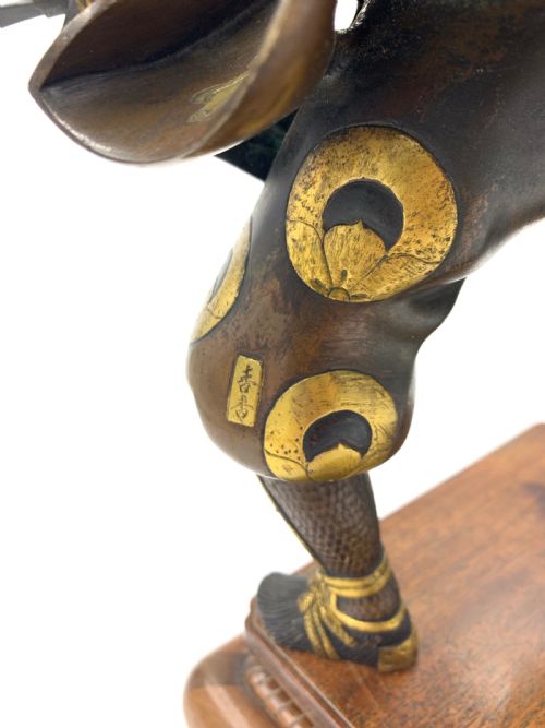 LARGE SIGNED JAPANESE PARCEL GILT BRONZE FIGURE MEIJI PERIOD - ADDITIONAL PHOTO 5