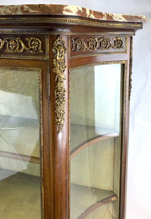 A FRENCH GILTMETAL MOUNTED VITRINE - ADDITIONAL PHOTO 3