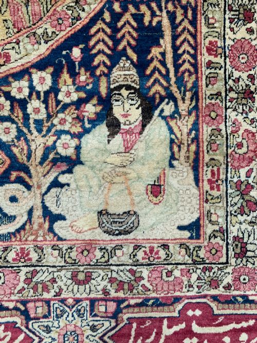 PICTORIAL KIRMAN RAVAR RUG NOOR ALI SHAH PERSIA CIRCA 1900 - ADDITIONAL PHOTO 7