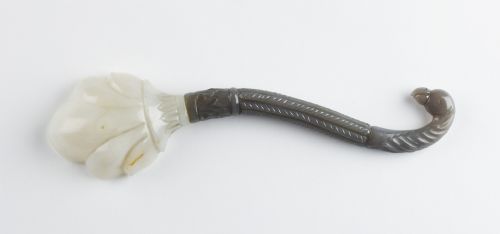 19TH CENTURY TWO COLOURED JADE MUGHAL SPOON - ADDITIONAL PHOTO 2
