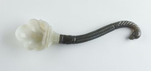 19TH CENTURY TWO COLOURED JADE MUGHAL SPOON - ADDITIONAL PHOTO 3