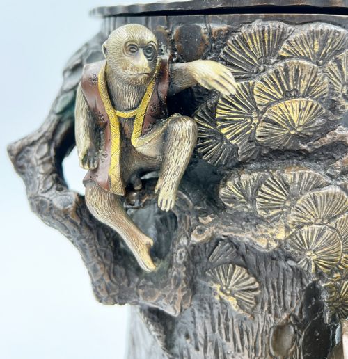 A JAPANESE MEIJI PERIOD FIGURATIVE BRONZE SCULPTURE - ADDITIONAL PHOTO 7