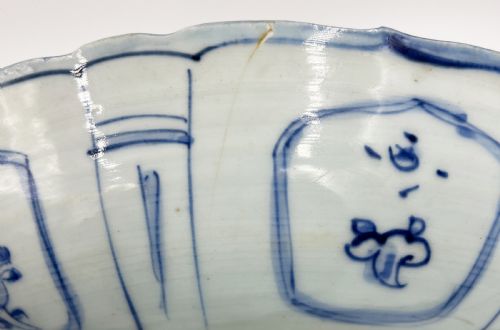 A BLUE AND WHITE KRAAK PORCELAIN CHARGER MING DYNASTY WANLI PERIOD - ADDITIONAL PHOTO 5