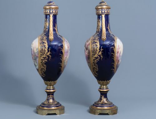 A FINE LARGE FRENCH SEVRES STYLE PORCELAIN VASES DECORATED WITH GALLANT SCENES - ADDITIONAL PHOTO 2
