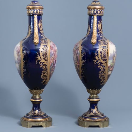 A FINE LARGE FRENCH SEVRES STYLE PORCELAIN VASES DECORATED WITH GALLANT SCENES - ADDITIONAL PHOTO 3