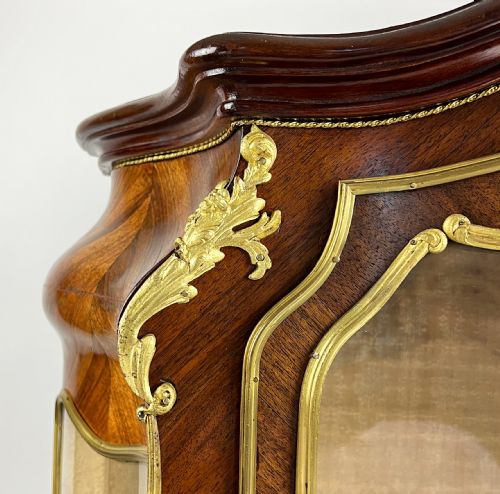 FRENCH ORMOLU MOUNTED AND PAINTED PANEL VITRINE DISPLAY CABINET - ADDITIONAL PHOTO 10