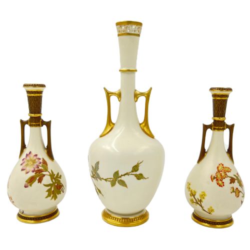 A FINE SET OF THREE PORCELAIN ROYAL WORCESTER VASES - ADDITIONAL PHOTO 1
