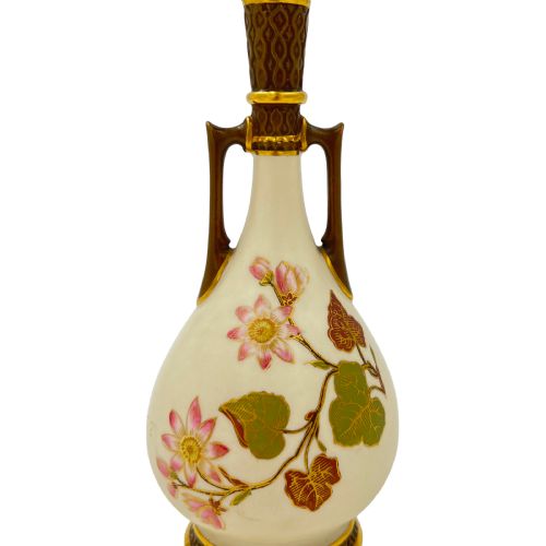 A FINE SET OF THREE PORCELAIN ROYAL WORCESTER VASES - ADDITIONAL PHOTO 3
